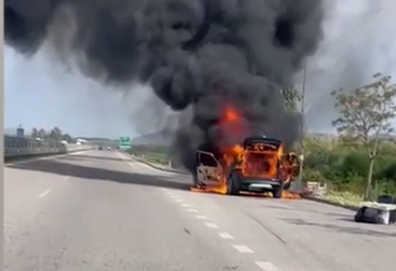 Merr flakë makina në  Bypass-in Orikum-Vlorë