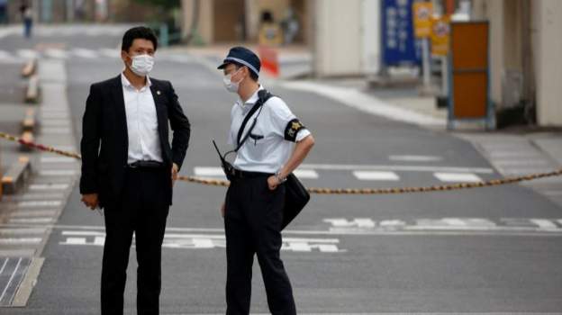 I gjetën eksploziv në shtëpi, policia evakuon fqinjët e vrasësit të Shinzo Abe