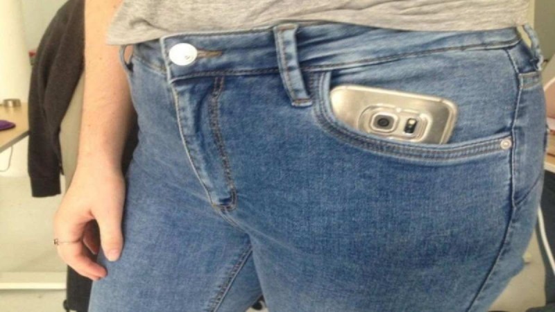 Çfarë ndodh me shëndetin tuaj nëse e vendosni celularin në xhepin anësor të pantallonave
