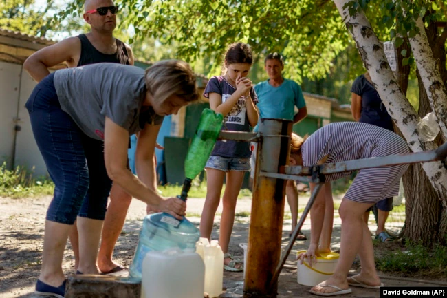 Lufta lë pa ujë Ukrainën, banorët në kërkim të zgjidhjes