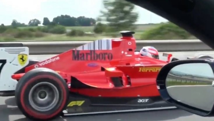 VIDEO/ Me Ferrarin e Formula 1 në autostradë! Ndodh në Çeki, policia shpall në kërkim shoferin
