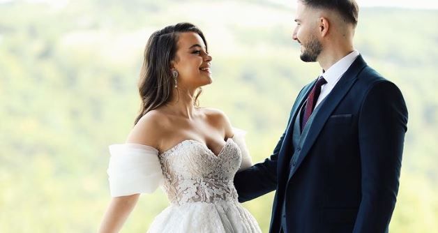 Këngëtarja shqiptare martohet me avokatin, publikon fotot si nuse