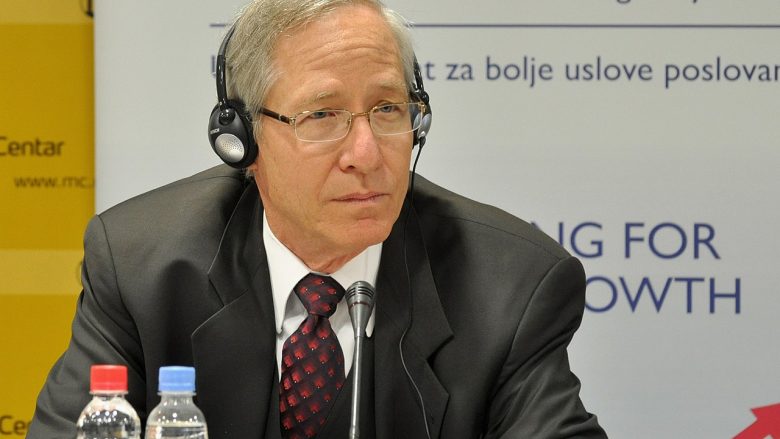Ish-ambasadori amerikan në Beograd: Dialogu s’mund të ketë sukses nëse Serbia nuk shkëputet nga Moska