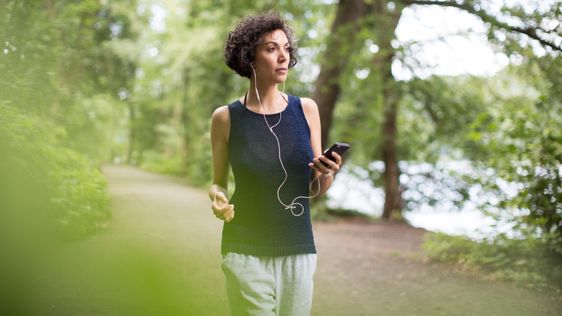 Ekspertët zbulojnë: Sa duhet të ecni në ditë për të qëndruar të shëndetshëm