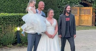 FOTO/ Aktori i famshëm shfaqet surprizë në dasmën e një çifti të panjohur