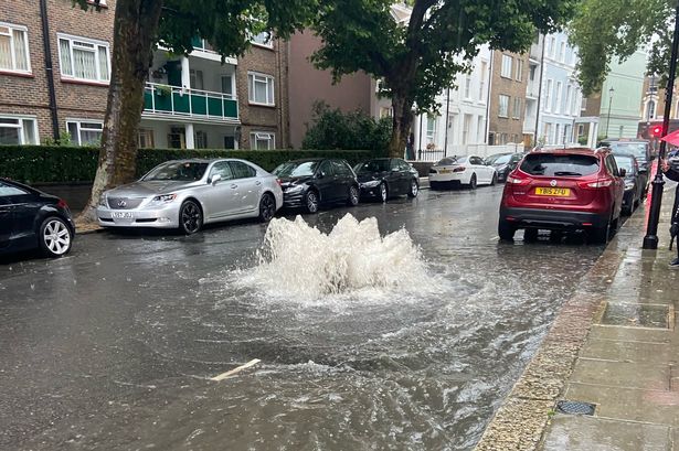 Britania goditet nga stuhitë, sinoptikanët lëshojnë alarmin: Mbi 5.2 milionë shtëpi rrezikohen nga përmbytjet