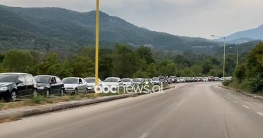 VIDEO/ Emigrantët kthehen në Atdhe, radhë kilometrike automjetesh në Kakavijë