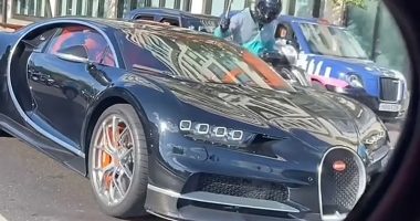 VIDEO/ Milionerit tentojnë t’i vjedhin orën në trafik, momenti kur autori godet xhamin e makinës luksoze