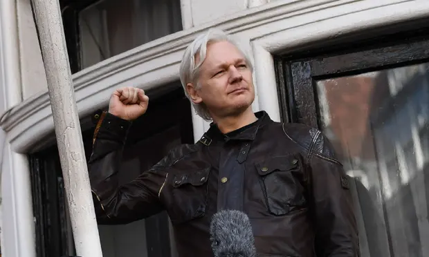 Avokatët e themeluesit të WikiLeaks padisin CIA-n për spiunazh
