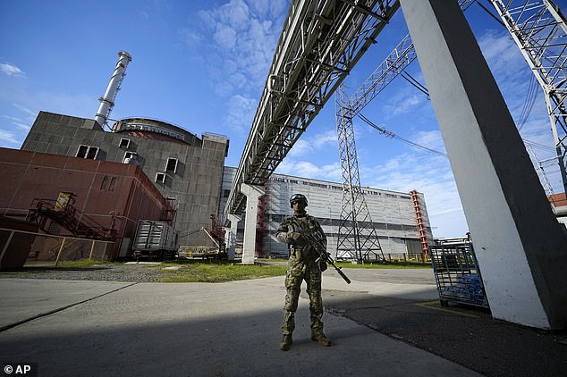 Rusët po torturojnë punonjësit e centralit bërthamor Zaporizhzhia që të mos flasin