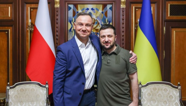 Presidenti i Polonisë mbërrin në Kiev, pritet të takohet me Zelenskyn