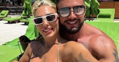 Video/ Robert Berisha ndan momente intime me partneren gjatë pushimeve