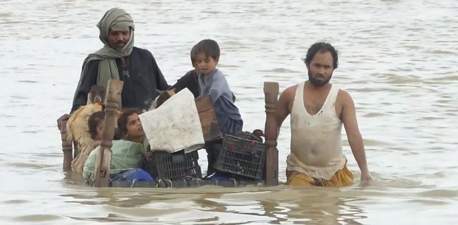 Arrin në 1 mijë numri i të vdekurve nga përmbytjet në Pakistan