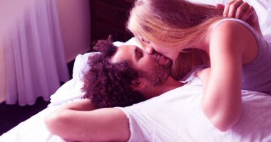 Nuk e kemi ditur! Mësoni se çfarë ndodh me trupin e mashkullit kur bën për herë të parë seks