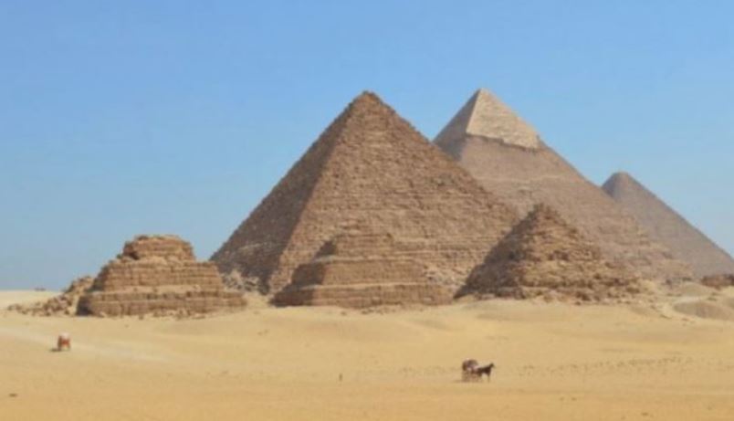 Një varr i madh dhe tre dhoma të errëta, çfarë sekretesh fshihen në Piramidën e Keopsit