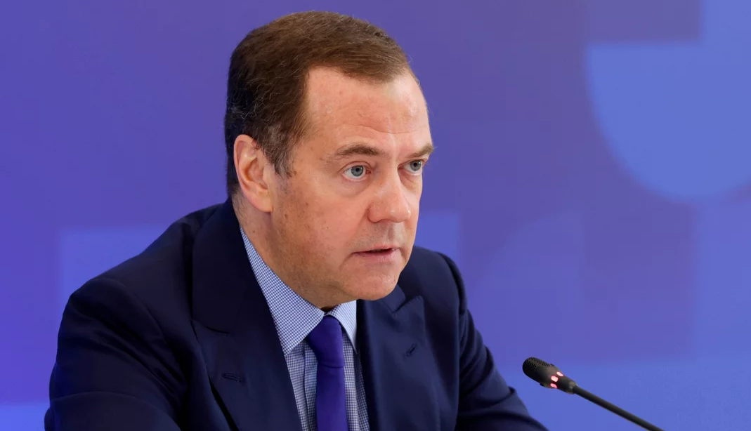 Medvedev: Rusia do të vazhdojë luftën, edhe nëse Ukraina heq dorë nga NATO