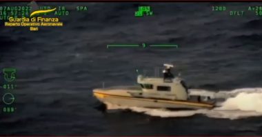 VIDEO/ Dalin pamjet e aksionit të GDF, si u pikasën dhe ndoqën 3 skafet e mbushura me marijuanë  që u nisën nga Shqipëria