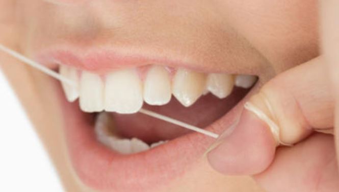 Harrojeni dentistin, si të zbardhi dhëmbët në kushte shtëpie