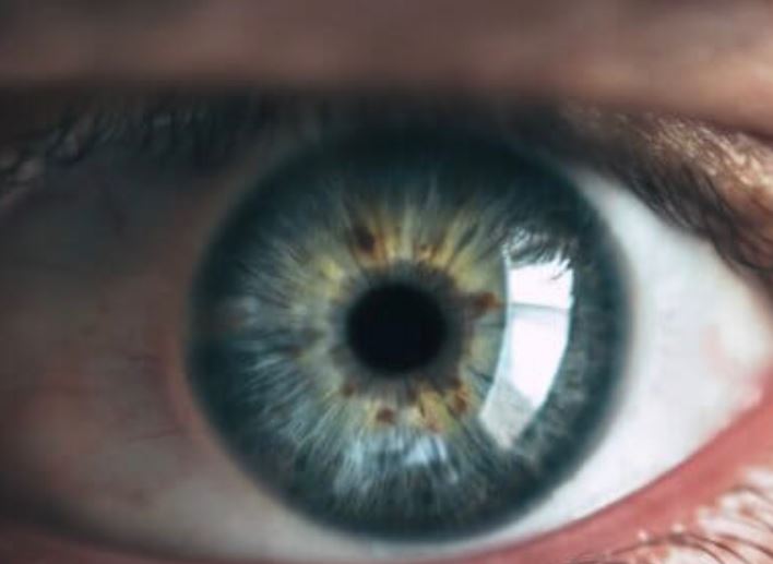 Një test i thjeshtë që mat moshën e retinës së syve, zbulon se sa gjatë do të jetoni
