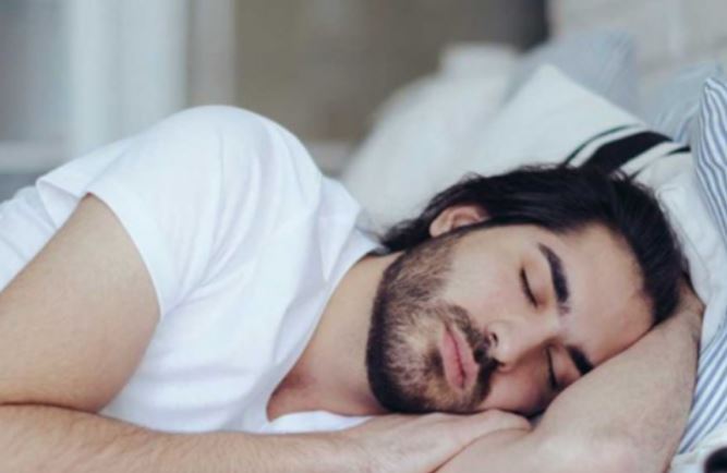 Çfarë rrezikoni nëse flini pak gjumë?