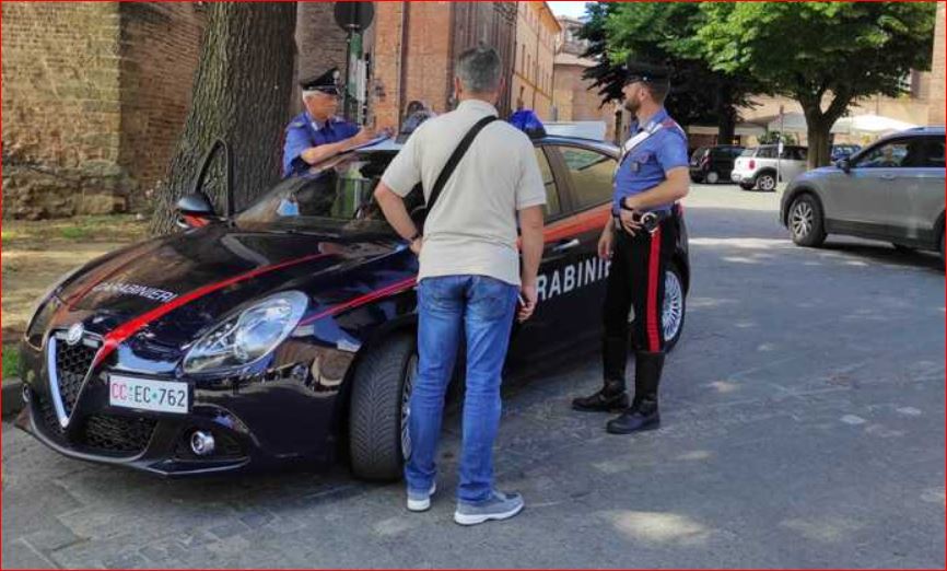 “E bardhë” e fshehur në kuti karamelesh, arrestohen 2 të rinjtë shqiptarë në Itali