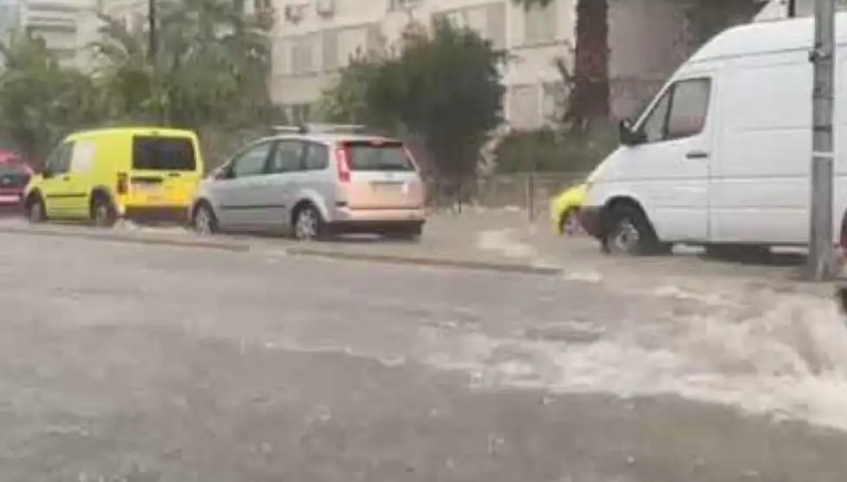 Moti i keq në Greqi, përmbyten rrugët, meteorologët: Më e keqja nuk ka ardhur akoma