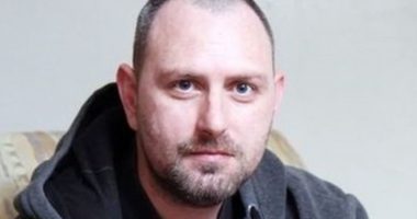 Fitoi 3 milionë paund në llotari, babai nuk u lë asgjë djemve, ata i shkatërrojnë makinën