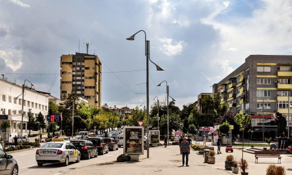 U zhduk nga shtëpia dhe bashkëjetoi me një 34-vjeçar, e mitura në Gjilan raporton se është keqtrajtuar nga i dashuri