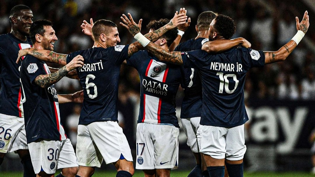 PSG nuk fal në Francë, Liverpool fitore për infarkt ndaj Newcastle