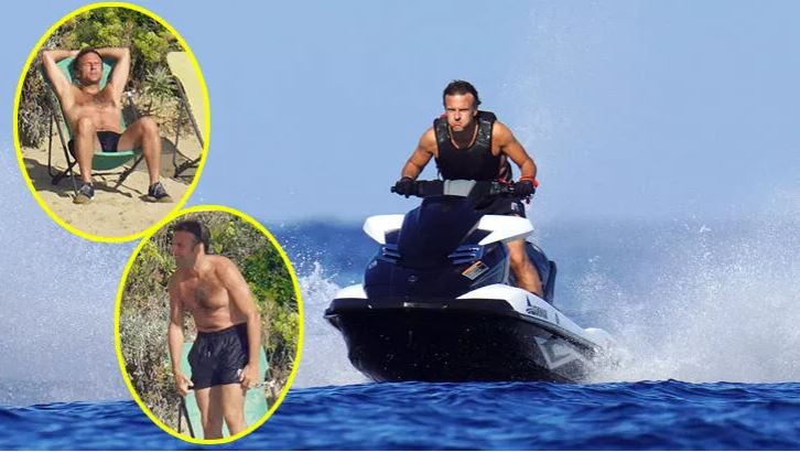 “Kujdes zjarret dhe karburantin ”, Macron në qendër të kritikave për pushimet, qytetarët: Franca digjet, ai shëtit me “Jet Ski”