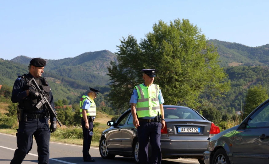 Tensionet në veri të Kosovës, radhë të gjata në pikat kufitare me Serbinë