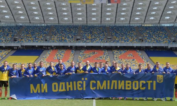 VIDEO/ Dritë në fund të tunelit, futbolli i rikthehet normalitetit në Ukrainë
