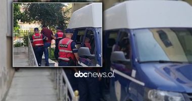 Pa praninë e asnjë familjari, mbërrin në gjykatë 37-vjeçari që vrau babain në Mallakastër