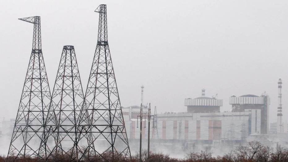 Rusët godasin një zonë të banuar pranë centralit bërthamor