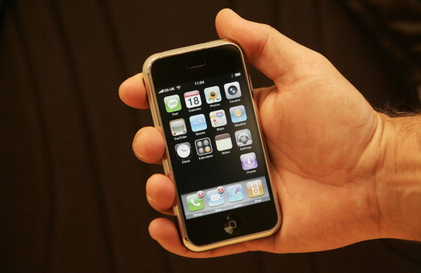 iPhone i gjeneratës së parë shitet për shumën marramendëse
