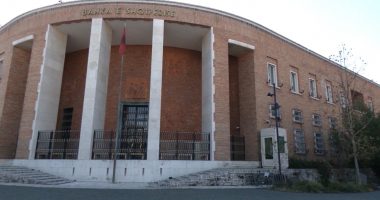 “Euro stabilizohet në shtator”/ Kursi diktohet nga fluksi i madh prej turizmit