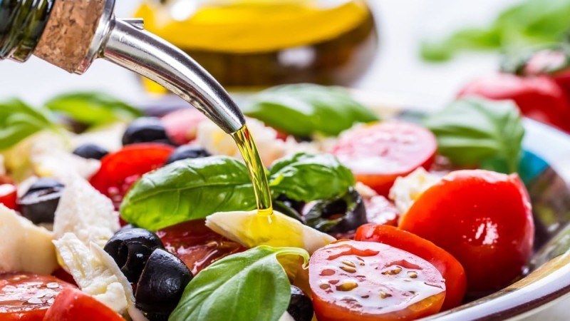 A i hidhni vaj ulliri domateve? Shikoni se çfarë ndodh me trupin tuaj
