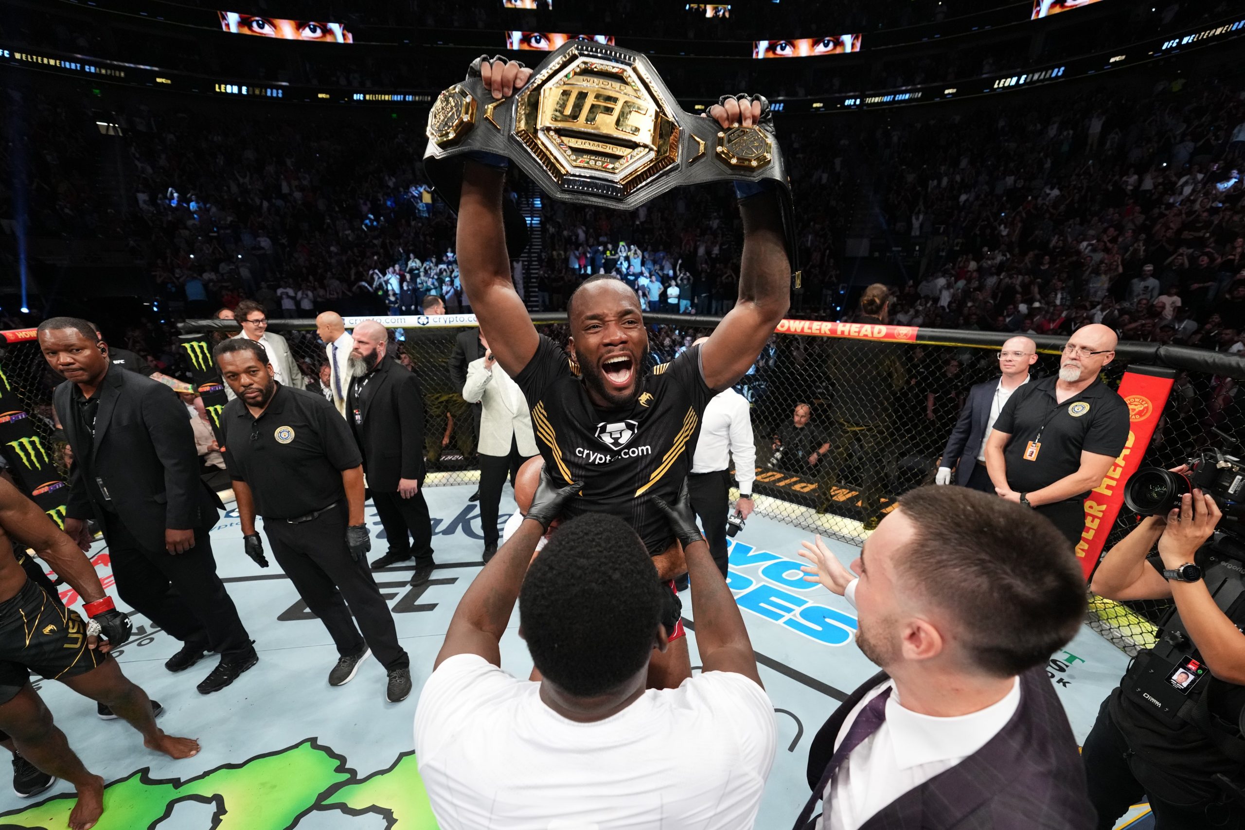 VIDEO/ Kamara Usman bie si thes, Leon Edwards kampioni i ri në UFC