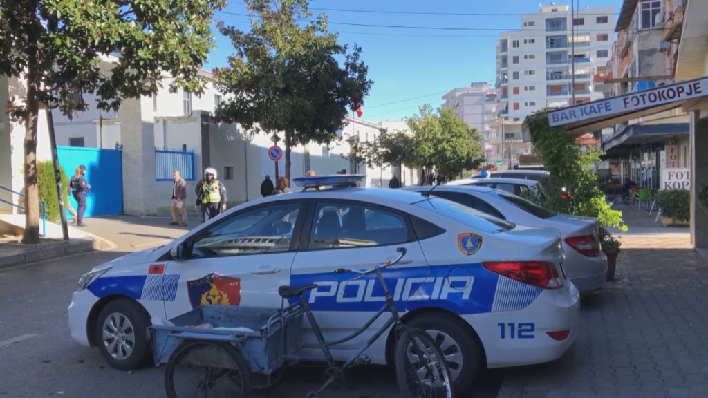 Shkatërroi bordurat e rrugës me “Benz”, kapet “tapë” në timon polici në Tiranë