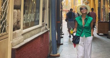 “Shezllonget dhe uji falas, shërbimi ç’të them”, gazetarja publikon çmimet nga Greqia: Pse nuk ndodh kjo te ne