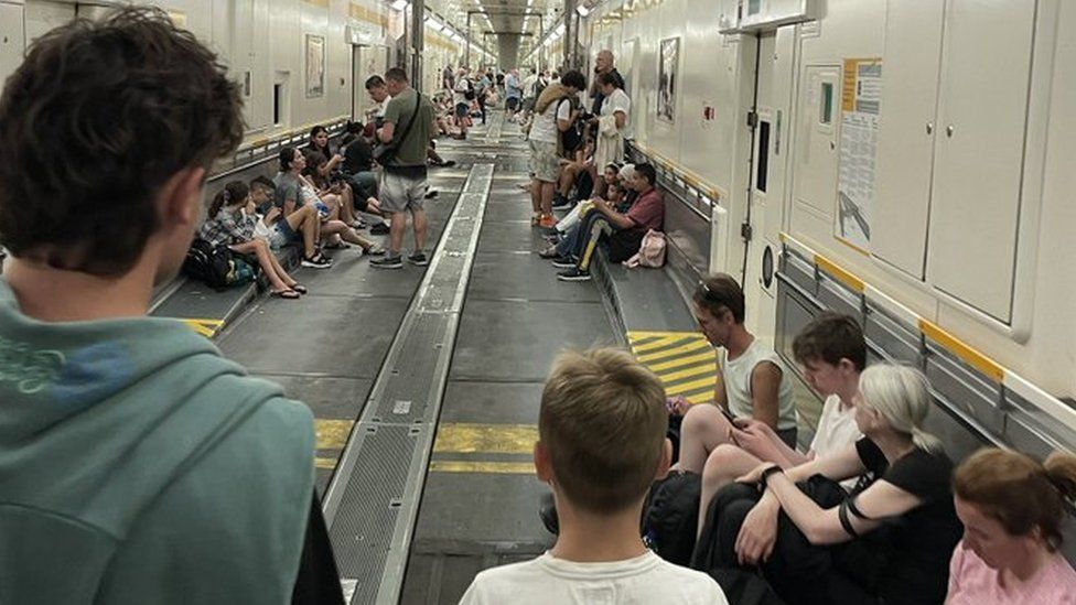 Pasagjerët mbeten të bllokuar për disa orë në Eurotunel, shkak bëhet problemi në një tren