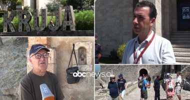 Turistët polakë dhe çekë “pushtojnë” Krujën, të impresionuar nga historia e Shqipërisë