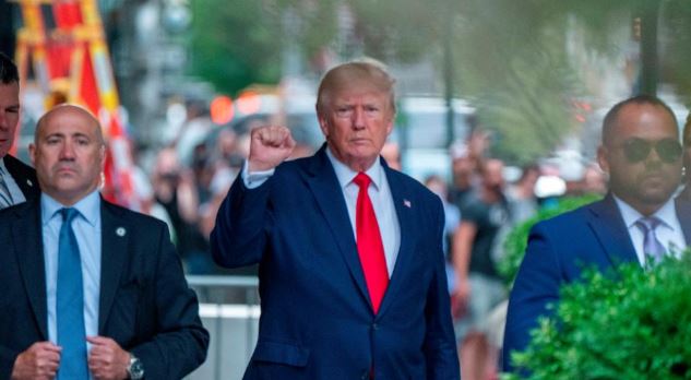 “Bastisja” e FBI-së në rezidencën e Trump-it, ish-presidenti pretendon se agjentët i morën 3 pasaporta