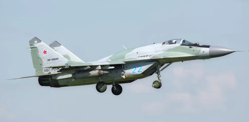 Raporti i NATO-s: Rusia po tërheq avionët luftarakë nga Krimea