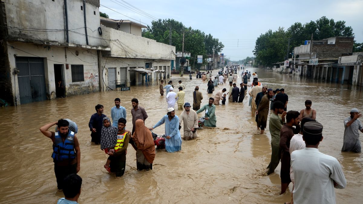 Numri i viktimave nga përmbytjet në Pakistan i kalon një mijë, miliona shtëpi të shkatërruara