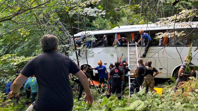 Përmbyset autobusi me turistë në Turqi, 5 të vdekur dhe 38 të plagosur