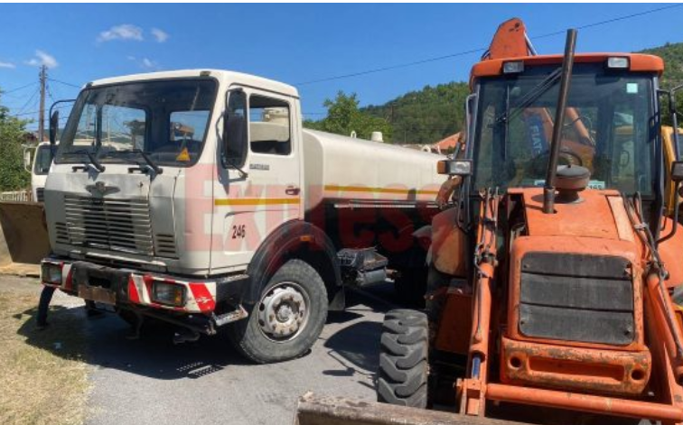 Tensionet në veri të Kosovës, nis heqja e barrikadave, 3 kamionë largohen nga rruga që çon në Jarinjë