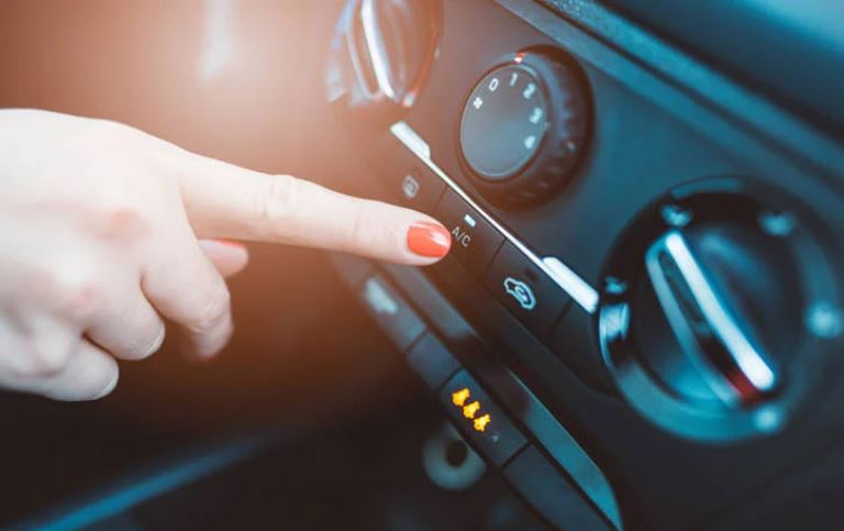 3 gabimet që bëjnë shoferët me kondicionerin në makina