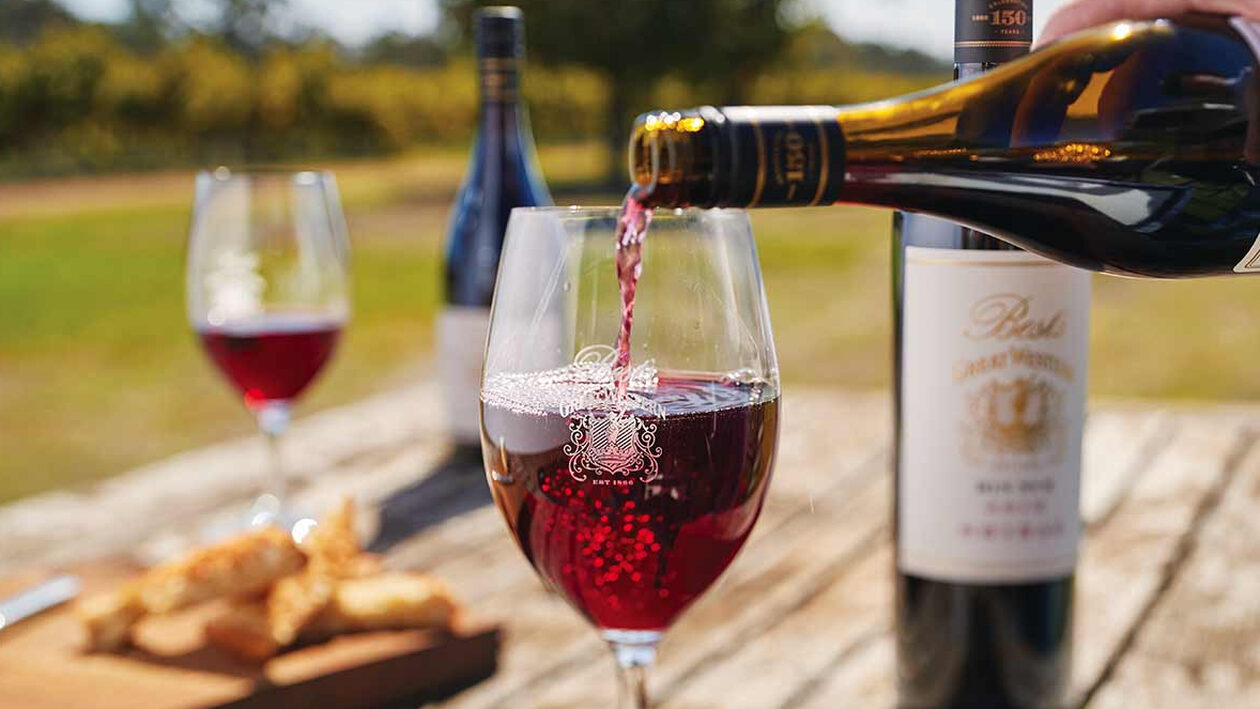 A e dini se si të shërbeni siç duhet një gotë verë?