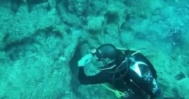 Në ishullin që vizitohet edhe nga shumë shqiptarë, zbulohet një minë në 7 metra thellësi